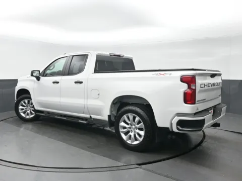 More photos of 2021 Chevrolet Silverado 1500 Custom at Gravity Autos Chicago, IL