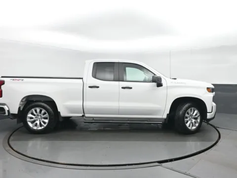 Photos of 2021 Chevrolet Silverado 1500 Custom for sale in Highland Park, IL at Gravity Autos Chicago