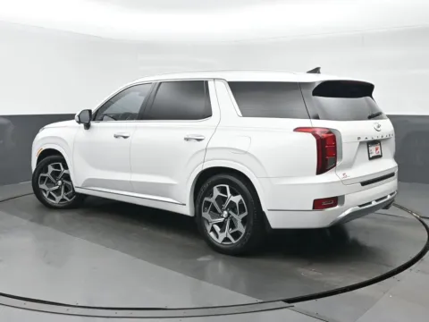 More photos of 2021 Hyundai Palisade Calligraphy at Gravity Autos Chicago, IL