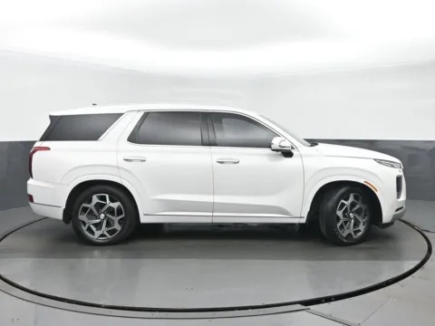 Photos of 2021 Hyundai Palisade Calligraphy for sale in Highland Park, IL at Gravity Autos Chicago