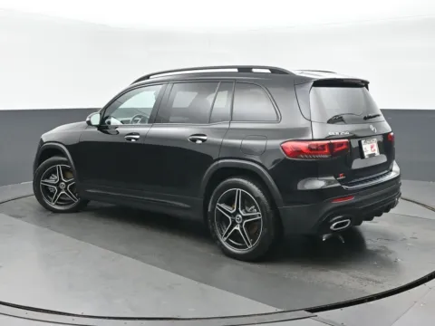 More photos of 2021 Mercedes-Benz GLB 250 at Gravity Autos Chicago, IL