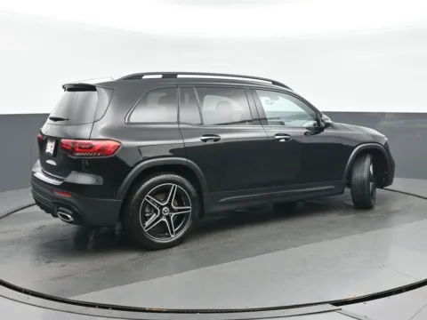 Another view of 2021 Mercedes-Benz GLB 250 for sale in Highland Park, IL at Gravity Autos Chicago