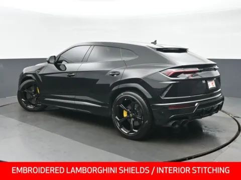 More photos of 2021 Lamborghini Urus at Gravity Autos Chicago, IL