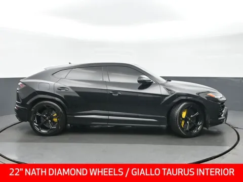 Photos of 2021 Lamborghini Urus for sale in Highland Park, IL at Gravity Autos Chicago