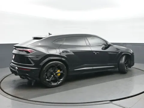 Another view of 2021 Lamborghini Urus for sale in Highland Park, IL at Gravity Autos Chicago