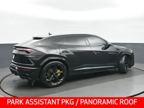Another view of 2021 Lamborghini Urus for sale in Highland Park, IL at Gravity Autos Chicago