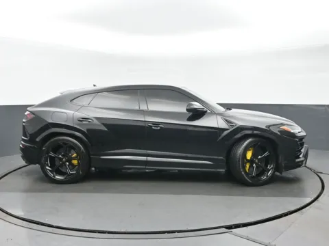 Photos of 2021 Lamborghini Urus for sale in Highland Park, IL at Gravity Autos Chicago