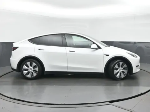 Photos of 2022 Tesla Model Y Long Range for sale in Highland Park, IL at Gravity Autos Chicago