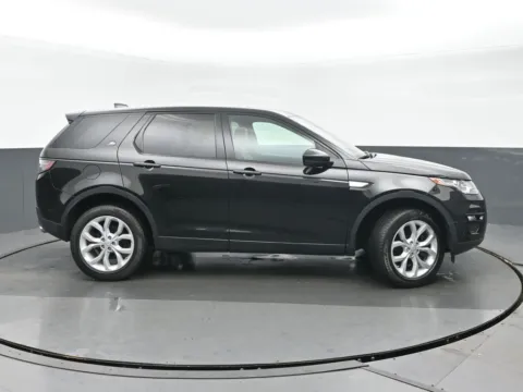 Photos of 2018 Land Rover Discovery Sport HSE for sale in Highland Park, IL at Gravity Autos Chicago