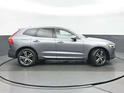Photos of 2019 Volvo XC60 T5 Momentum for sale in Highland Park, IL at Gravity Autos Chicago