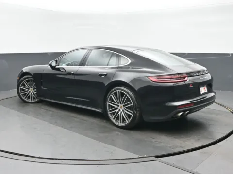 More photos of 2018 Porsche Panamera 4S at Gravity Autos Chicago, IL