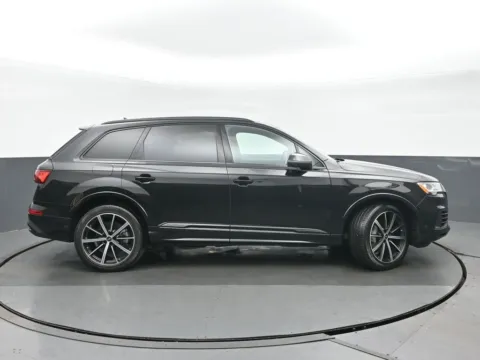 Photos of 2023 Audi Q7 55 Premium Plus for sale in Highland Park, IL at Gravity Autos Chicago