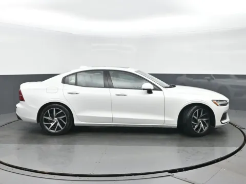 Photos of 2019 Volvo S60 T5 Momentum for sale in Highland Park, IL at Gravity Autos Chicago