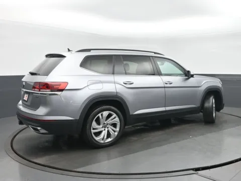 Another view of 2023 Volkswagen Atlas 3.6L V6 SE w/Technology for sale in Highland Park, IL at Gravity Autos Chicago