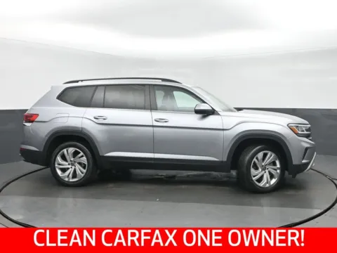 Photos of 2023 Volkswagen Atlas 3.6L V6 SE w/Technology for sale in Highland Park, IL at Gravity Autos Chicago
