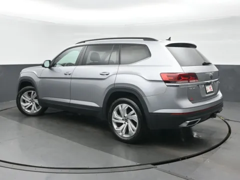 More photos of 2023 Volkswagen Atlas 3.6L V6 SE w/Technology at Gravity Autos Chicago, IL