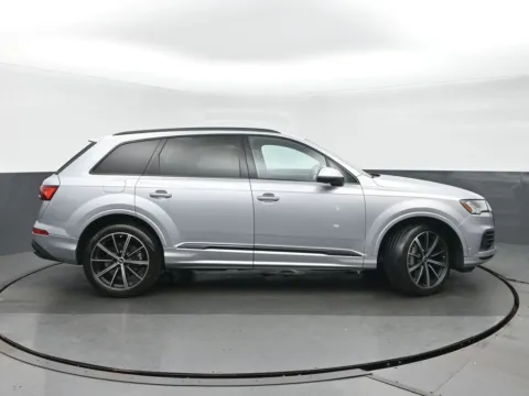 Photos of 2021 Audi Q7 55 Premium Plus for sale in Highland Park, IL at Gravity Autos Chicago