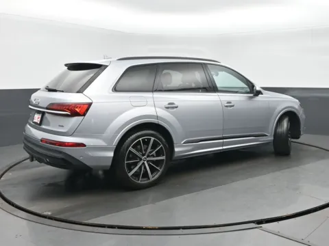 Another view of 2021 Audi Q7 55 Premium Plus for sale in Highland Park, IL at Gravity Autos Chicago