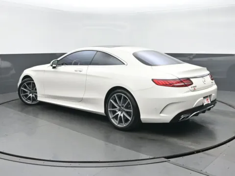 More photos of 2019 Mercedes-Benz S-Class S 560 at Gravity Autos Chicago, IL