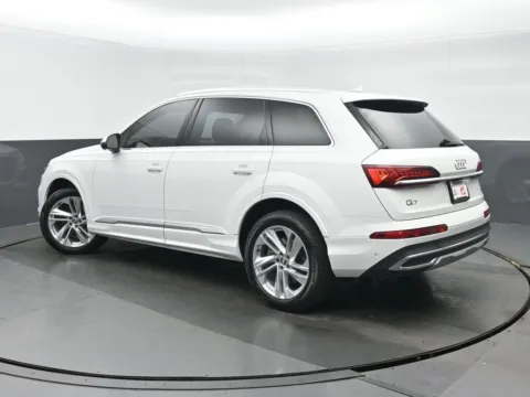 More photos of 2020 Audi Q7 55 Premium Plus at Gravity Autos Chicago, IL