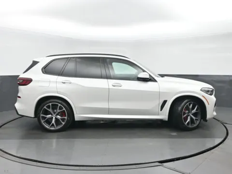 Photos of 2021 BMW X5 xDrive40i for sale in Highland Park, IL at Gravity Autos Chicago