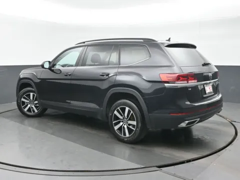 More photos of 2023 Volkswagen Atlas 2.0T SE at Gravity Autos Chicago, IL