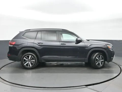 Photos of 2023 Volkswagen Atlas 2.0T SE for sale in Highland Park, IL at Gravity Autos Chicago