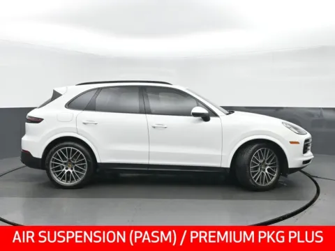 Photos of 2023 Porsche Cayenne Platinum Edition for sale in Highland Park, IL at Gravity Autos Chicago