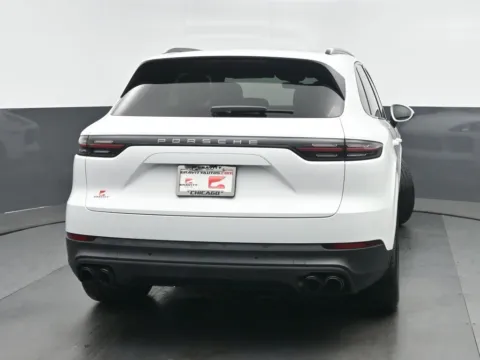 More photos of 2023 Porsche Cayenne Platinum Edition at Gravity Autos Chicago, IL