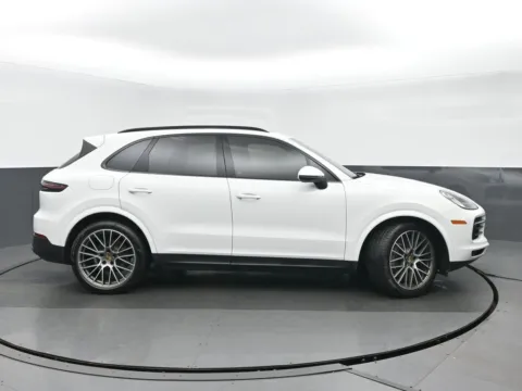 Photos of 2023 Porsche Cayenne Platinum Edition for sale in Highland Park, IL at Gravity Autos Chicago