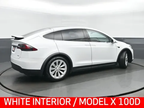 Another view of 2018 Tesla Model X 100D for sale in Highland Park, IL at Gravity Autos Chicago