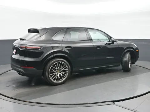 Another view of 2022 Porsche Cayenne Platinum Edition for sale in Highland Park, IL at Gravity Autos Chicago