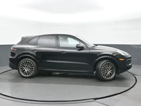 Photos of 2022 Porsche Cayenne Platinum Edition for sale in Highland Park, IL at Gravity Autos Chicago