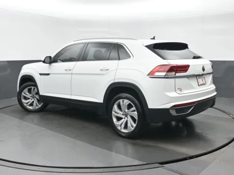 More photos of 2020 Volkswagen Atlas Cross Sport 2.0T SEL at Gravity Autos Chicago, IL