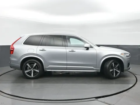Photos of 2019 Volvo XC90 T6 R-Design for sale in Highland Park, IL at Gravity Autos Chicago