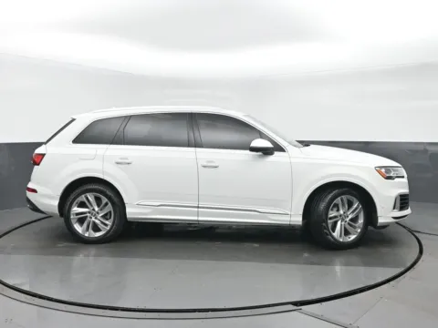 Photos of 2020 Audi Q7 55 Premium Plus for sale in Highland Park, IL at Gravity Autos Chicago