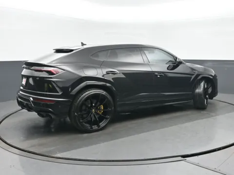 Another view of 2019 Lamborghini Urus for sale in Highland Park, IL at Gravity Autos Chicago