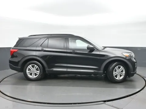 Photos of 2020 Ford Explorer XLT for sale in Highland Park, IL at Gravity Autos Chicago