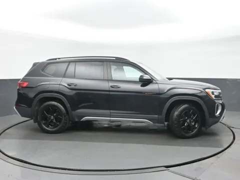 Photos of 2024 Volkswagen Atlas 2.0T Peak Edition SE w/Technology for sale in Highland Park, IL at Gravity Autos Chicago