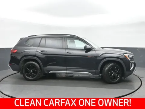 Photos of 2024 Volkswagen Atlas 2.0T Peak Edition SE w/Technology for sale in Highland Park, IL at Gravity Autos Chicago
