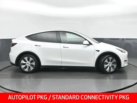 Photos of 2022 Tesla Model Y Long Range for sale in Highland Park, IL at Gravity Autos Chicago