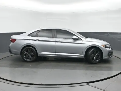 Photos of 2023 Volkswagen Jetta 1.5T SE for sale in Highland Park, IL at Gravity Autos Chicago