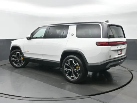 More photos of 2024 Rivian R1S Adventure at Gravity Autos Chicago, IL