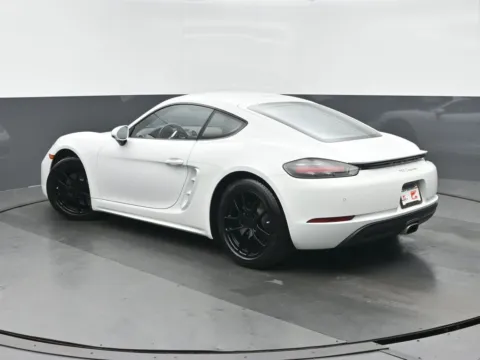 More photos of 2021 Porsche 718 Cayman at Gravity Autos Chicago, IL