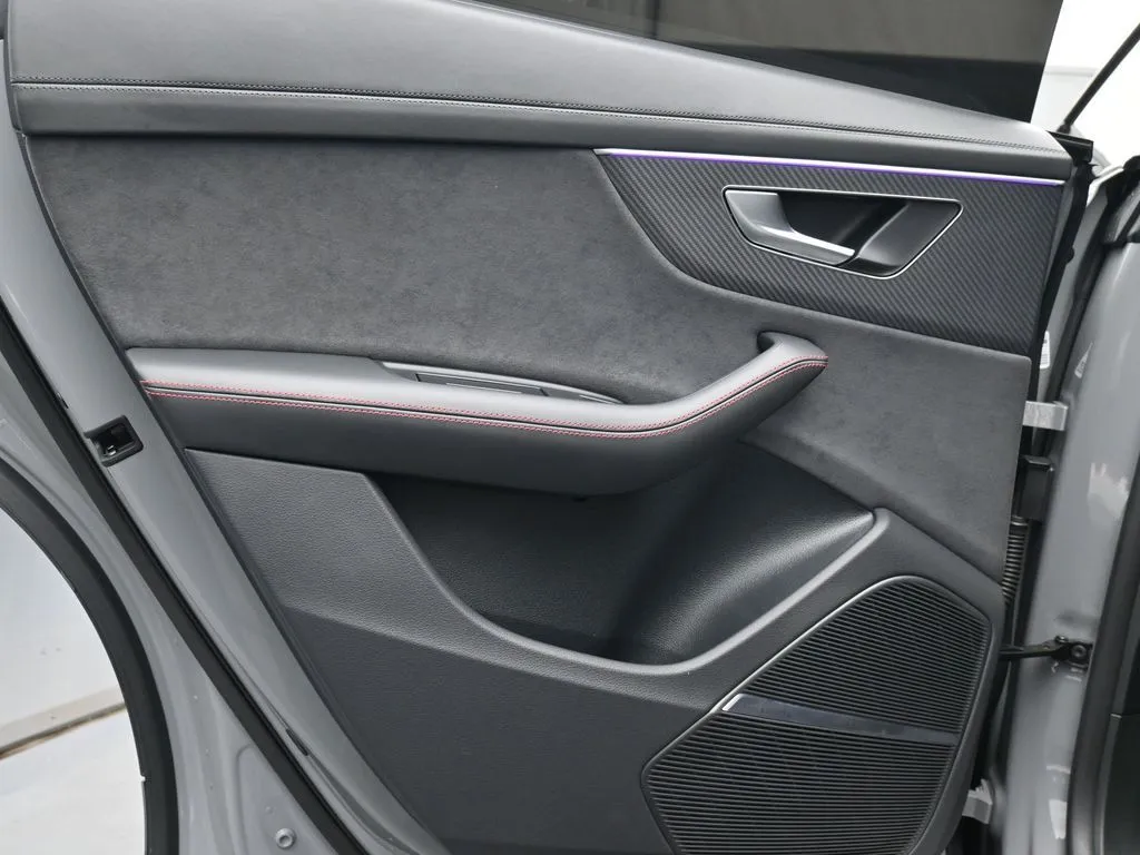 2024 Audi RS Q8 Base - Photo 18