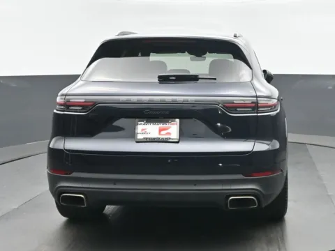 More photos of 2022 Porsche Cayenne Platinum Edition at Gravity Autos Chicago, IL