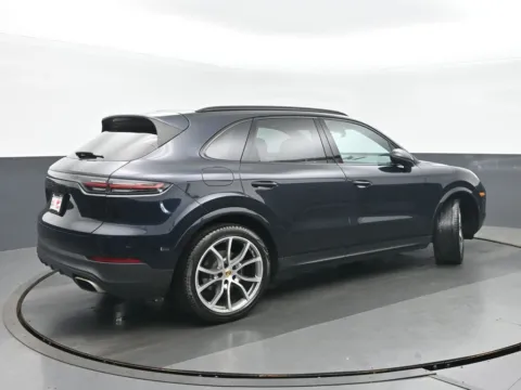 Another view of 2022 Porsche Cayenne Platinum Edition for sale in Highland Park, IL at Gravity Autos Chicago