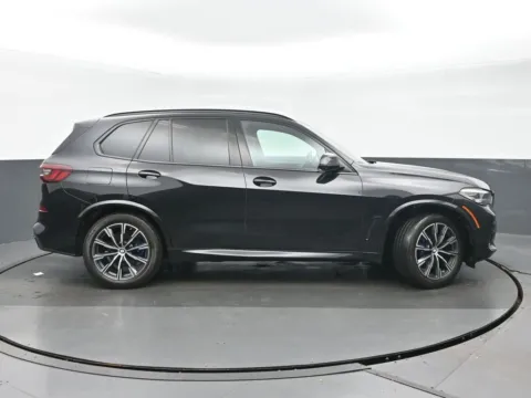 Photos of 2022 BMW X5 xDrive40i for sale in Highland Park, IL at Gravity Autos Chicago