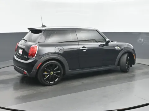 Another view of 2021 MINI Cooper SE Electric Signature Plus for sale in Highland Park, IL at Gravity Autos Chicago