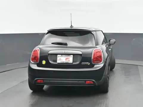 More photos of 2021 MINI Cooper SE Electric Signature Plus at Gravity Autos Chicago, IL